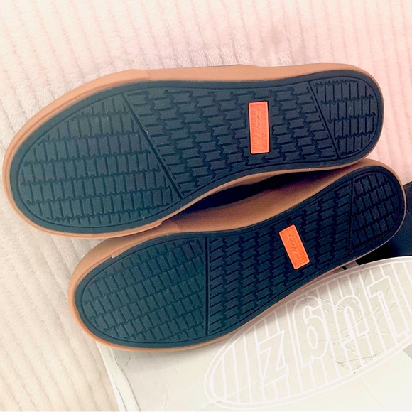 Lugz NWOT Clipper Boys 3.5 Black Canvas Slip On Shoes - Picture 6 of 6